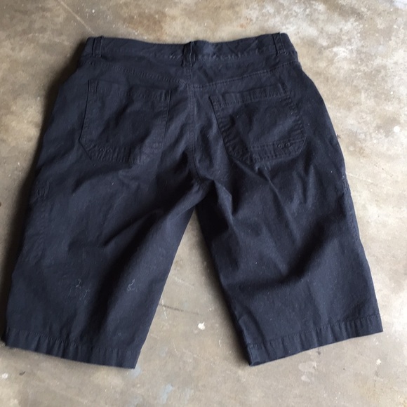 Gloria Vanderbilt - Black shorts - Picture 2 of 3